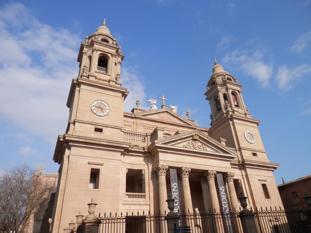 Plaza Catedral Hostel Pamplona Eksteriør billede